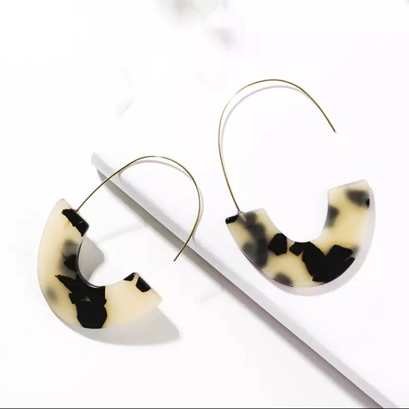 🔴𝟱/$𝟭𝟱🔴𝗖𝗟𝗘𝗔𝗥𝗔𝗡𝗖𝗘 Cream Earrings NEW - Picture 9 of 9